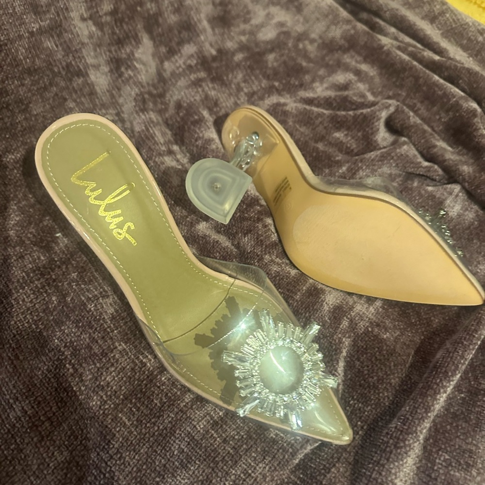 Lady heals - Picture 2 of 3